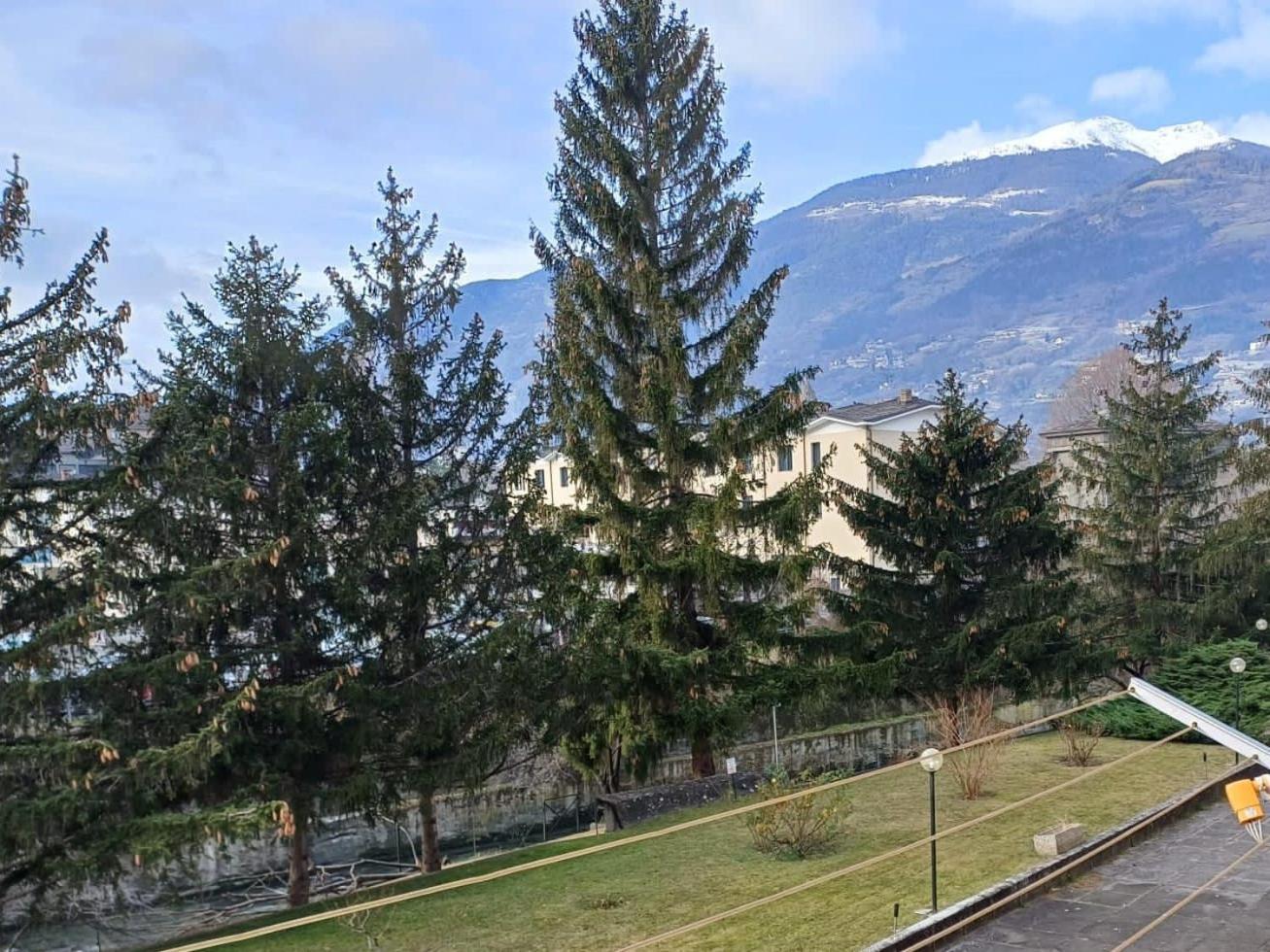 Appartamento Trilocale Arco D'Augusto Con Box Aosta Esterno foto