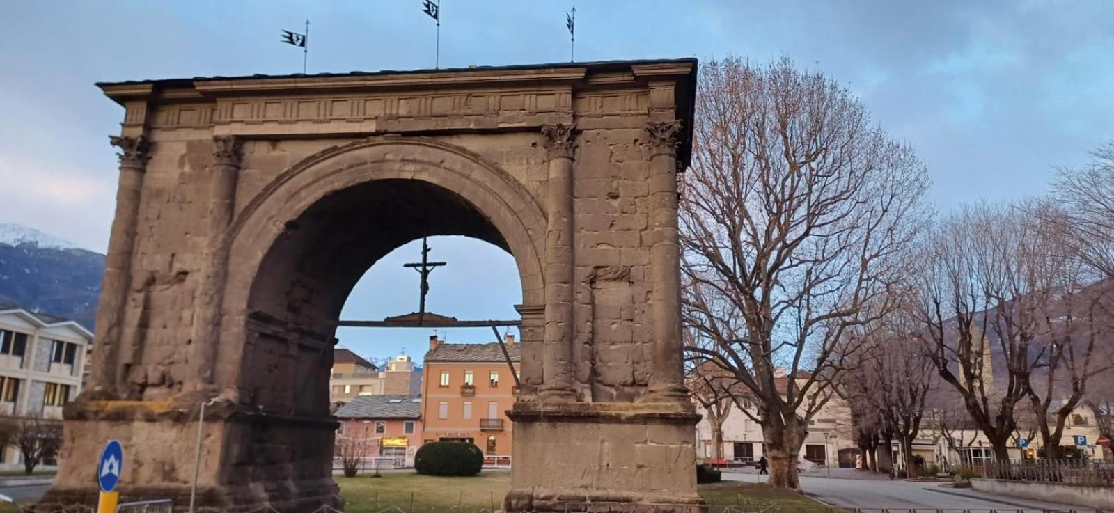 Appartamento Trilocale Arco D'Augusto Con Box Aosta Esterno foto